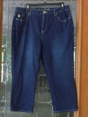 Belle By Kim Gravel Size 16W SHORT Jeans Capri's